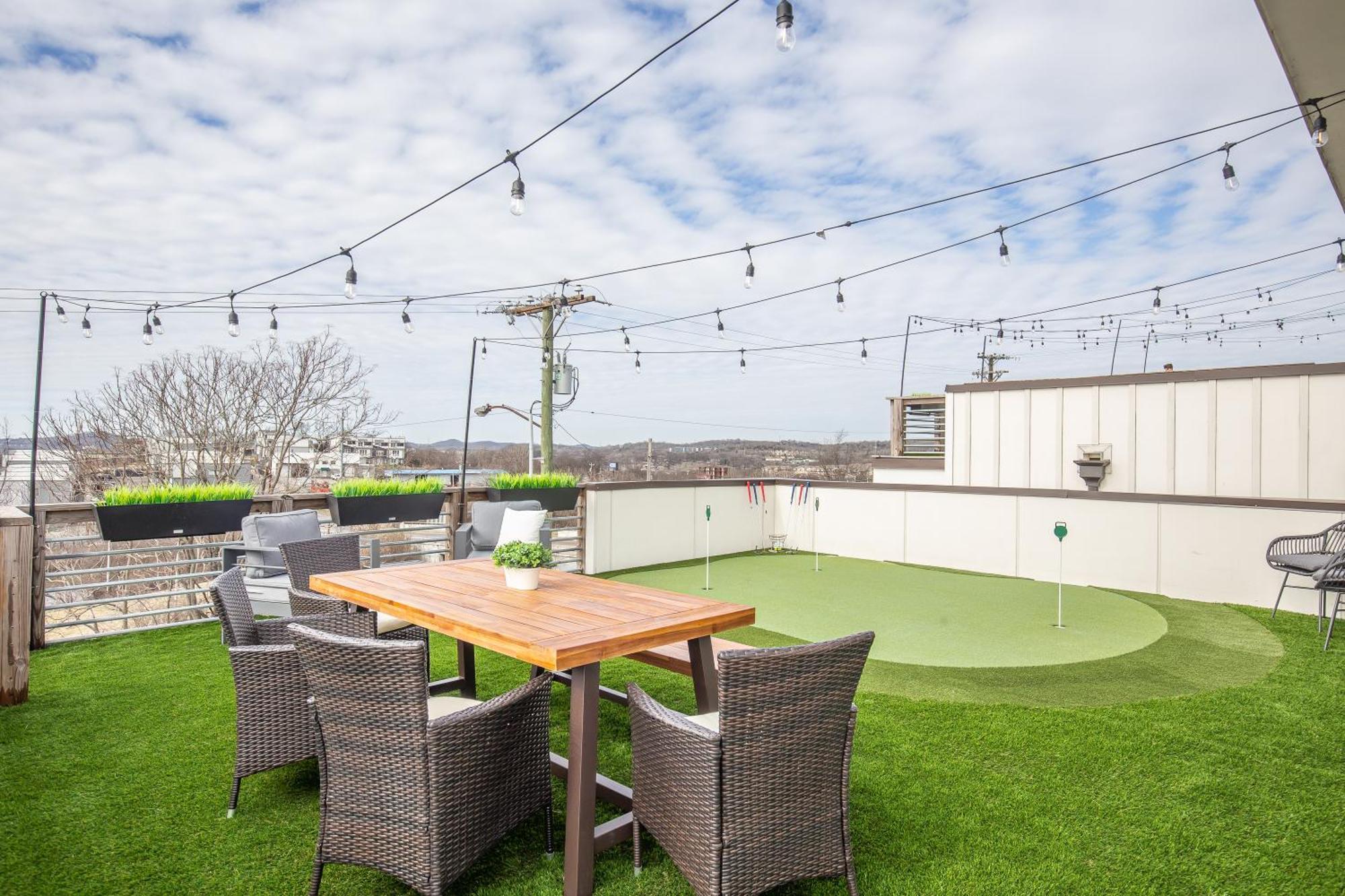 Whiskey House With Rooftop Golf, City Views! 8Min To Downtown! Sleeps 9! Нэшвилл Экстерьер фото